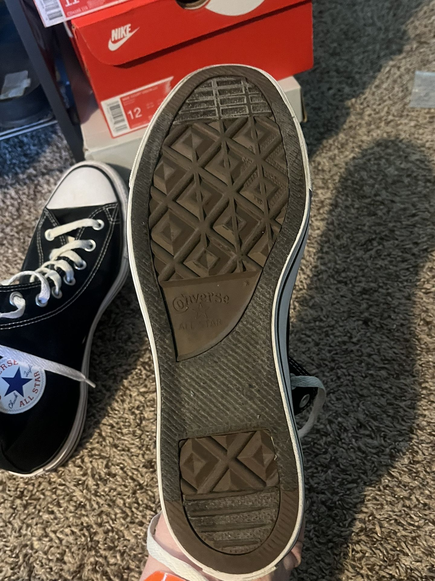 Mens Size 10.5 Black Hightop Converse