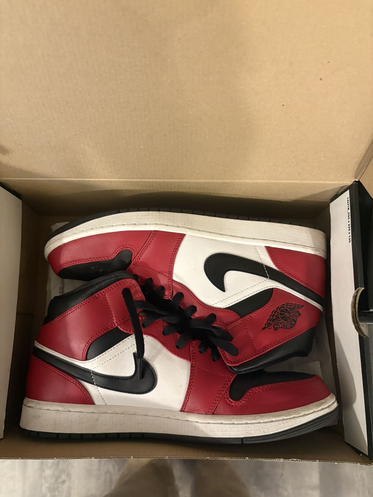 Jordan 1 Mid Black Toe
