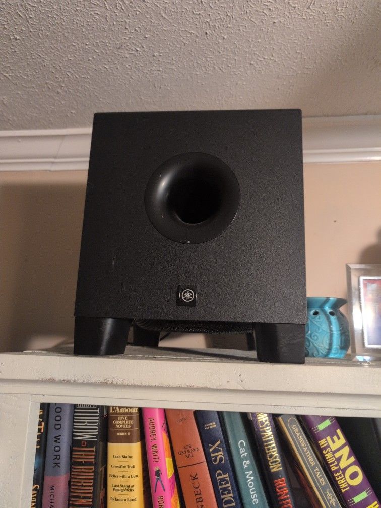 Yamaha HS8 Studio Monitor in Black Pair with Sub
