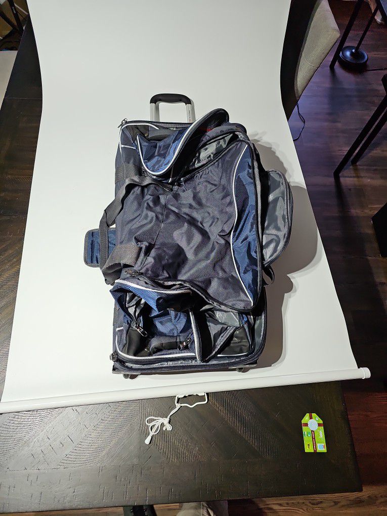 Large Carry Bag With Wheels 