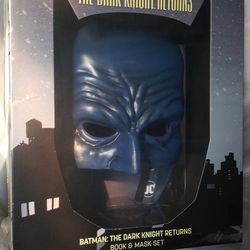 BATMAN BOOK & MASK SET $20