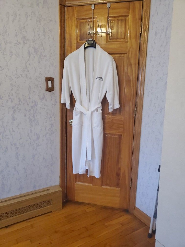 Westin Spa Robe Unisex White Luxury Microfiber Bathrobe Logo Pockets  Hanging & belt loops One Size fits all Man Women 
Conseil beddign collection
So