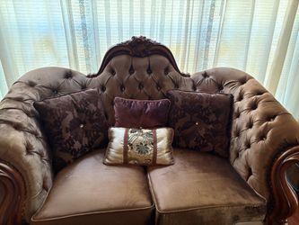 Victorian Style Tufted Velvet Loveseat