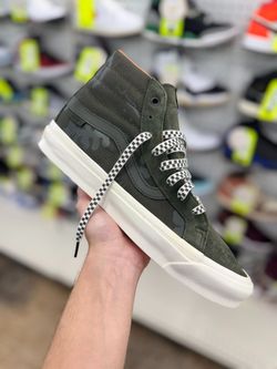VANS SK8-HI LX 'FOREST NIGHT FLORAL' SIZE 10.5 SNEAKERS USED
