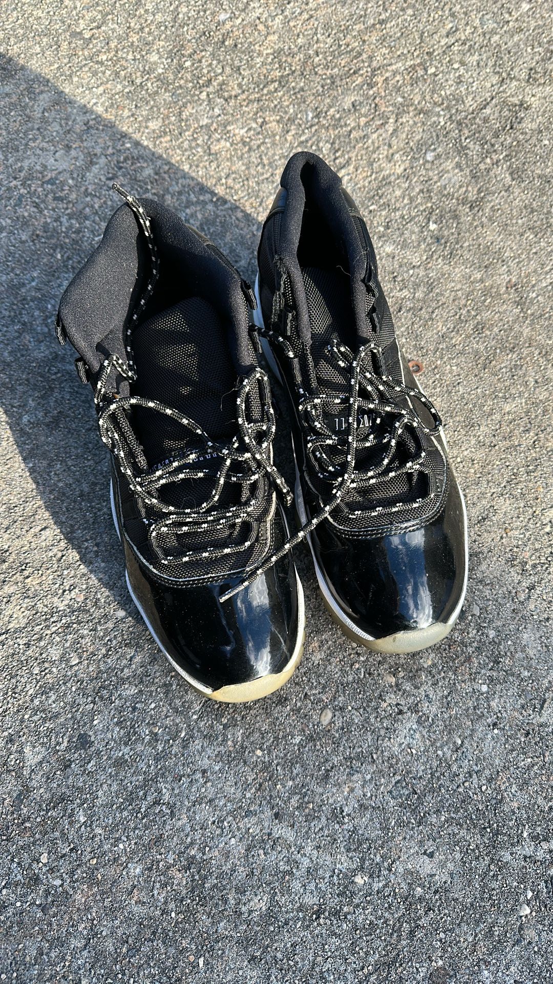 I Am Selling This Basketball Sneaker Very good condition like new