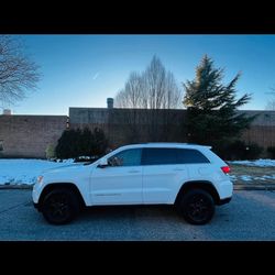 2014 Jeep Grand Cherokee • Laredo Sport Utility 4D