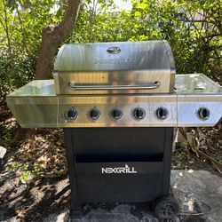 Barbecue Almost New
