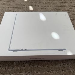 New Sealed Apple MacBook Air 15” 2025 M4 Sky Blue 16GB Ram 256gb Warranty 