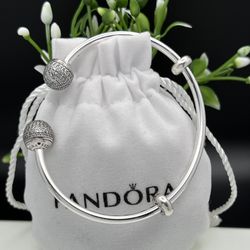Pandora style bracelet !! 925 sterling silver. Bracelet size: 7.5" in. 19 Cm.