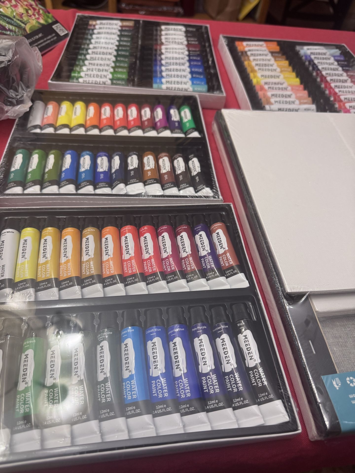 New 130 piece Top Quality Art Set Oil, Watercolor, Acrylic 