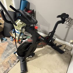 Like New Peloton $400