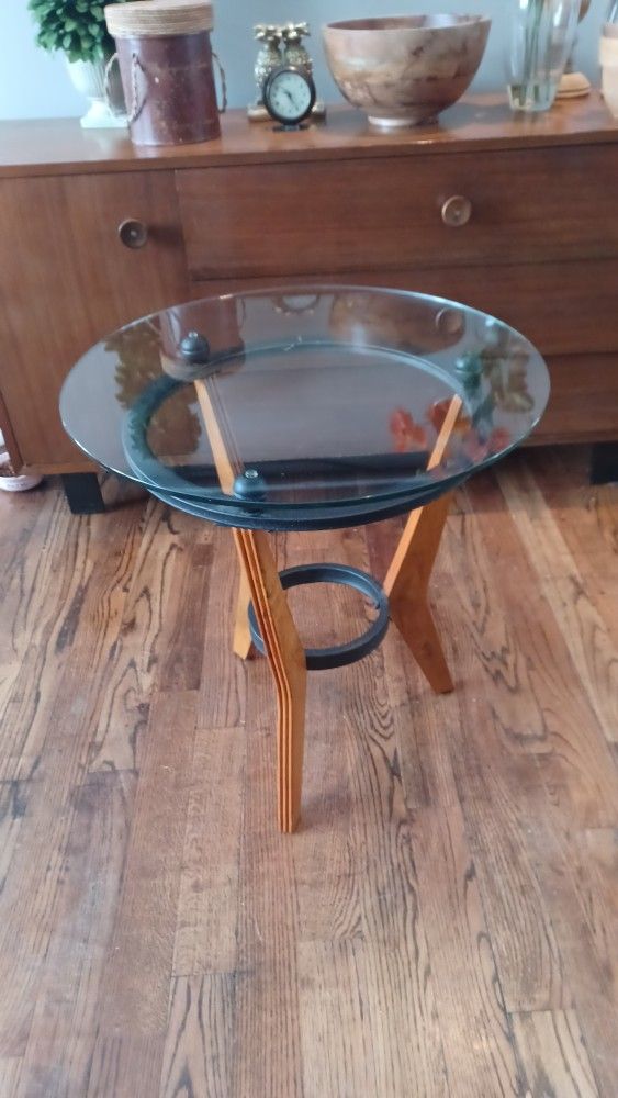 Mid century modern like end table