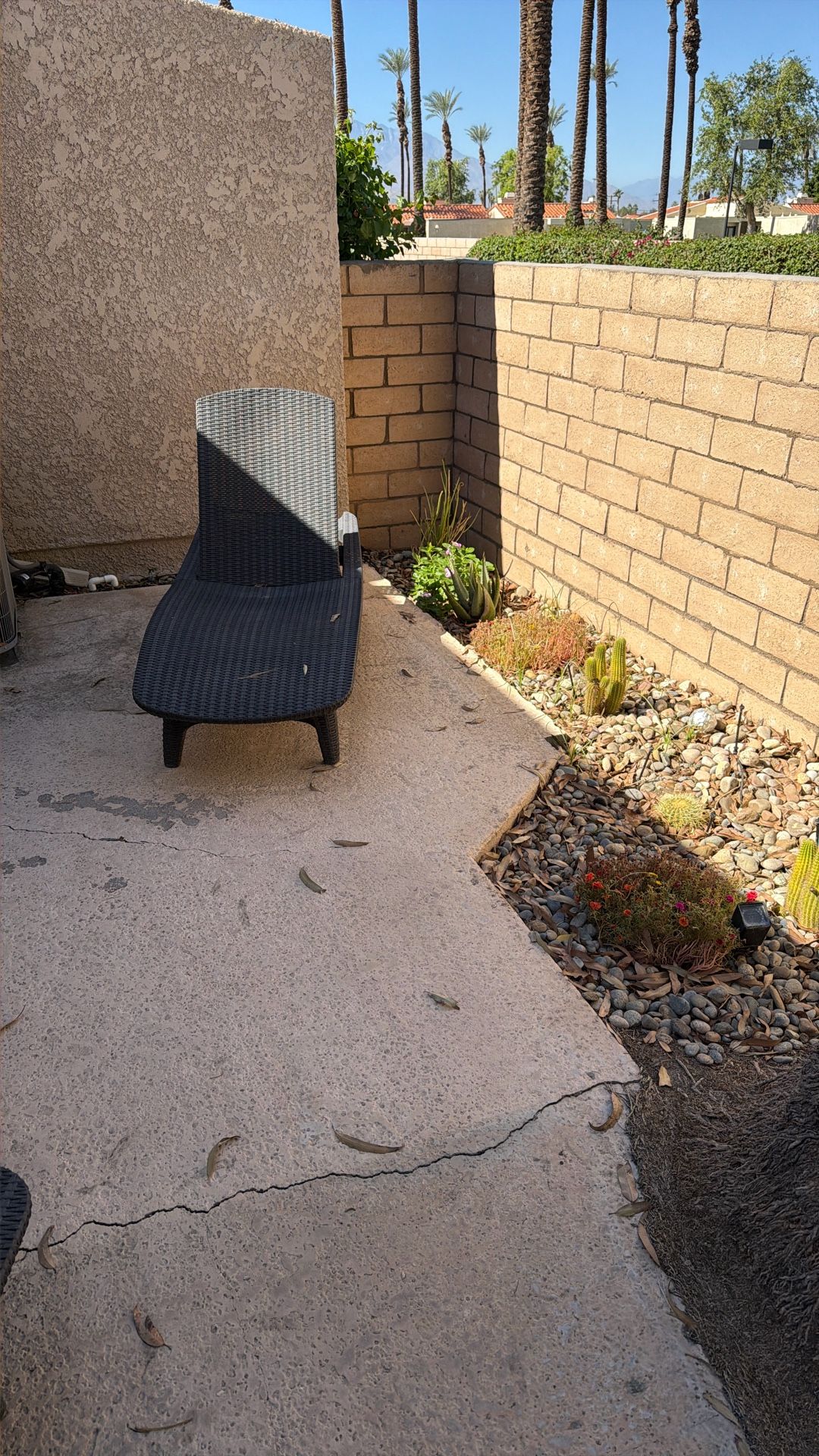POOL SIDE CHAIRS /TRESTLE BED