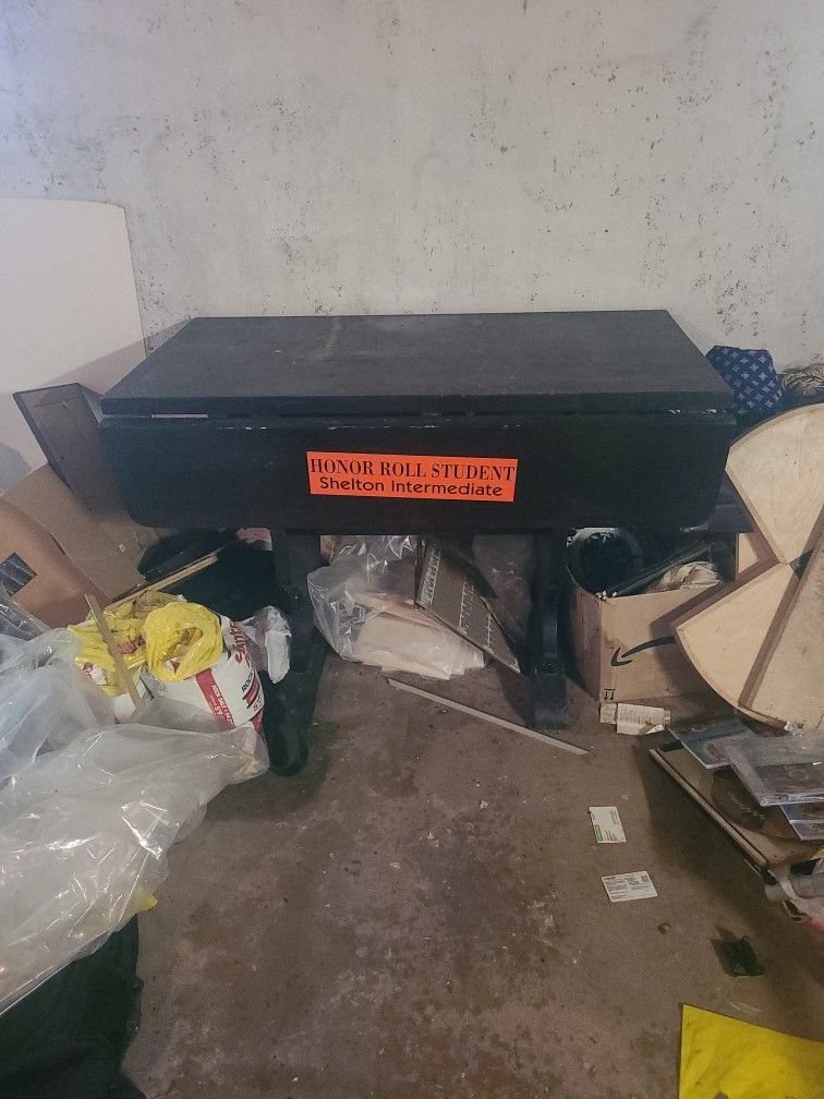 FREE Black Table!