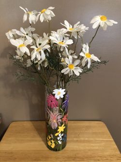 Gorgeous hand painted vase w flowers