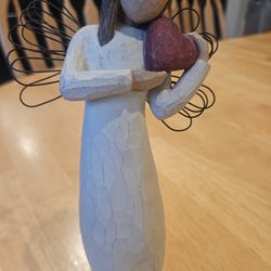 Willow Tree Angel of the Heart Sculpted Hand-Painted Figure #26022