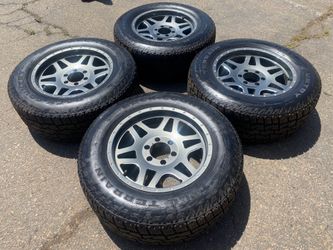 18” 6 lug custom rims & great tread on tires (no center caps)
