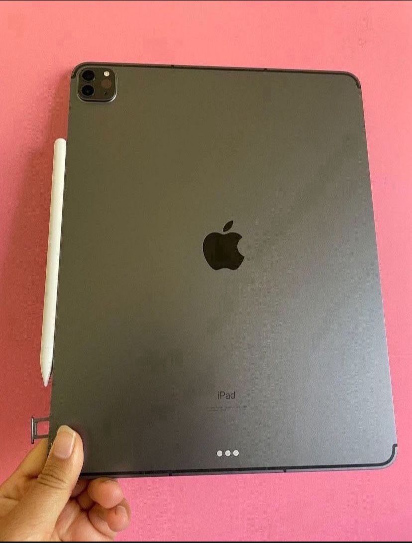 512GB Apple IPad Pro 12.9” 4th Generation (Face ID/Liquid Retina/2020 ) WiFi + cellular (Unlocked) with keyboard Pen & Accessories (1TB $859)