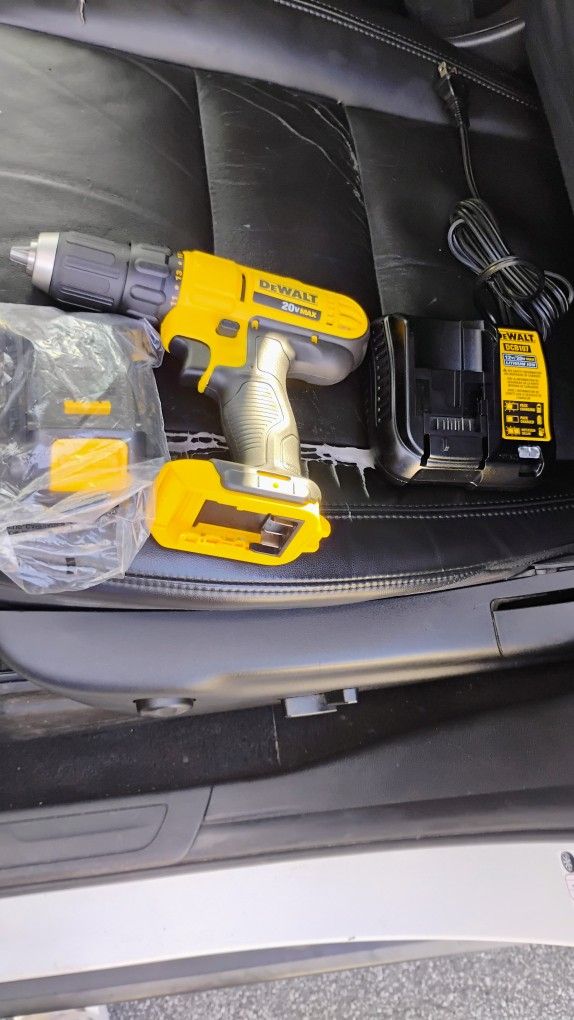 Dewalt Drill/Battery/Battery Charger