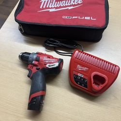 Milwaukee Fuel M12 Hammer Drill 1/2in 