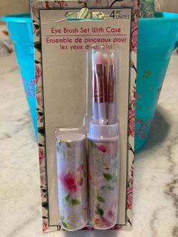 Travel make up brushes $3 each