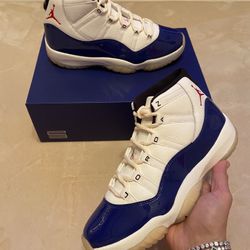 Jordan 11 Retro Rare Air / Size 8.5M 