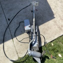 Evinrude Scout Trolling Motor W/Bow Mount/Foot Pedal