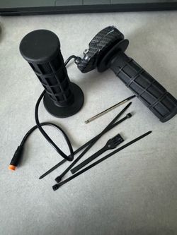 E-bike full twist throttle,3 pin surron style ,12V-72V , carbon fiber pattern