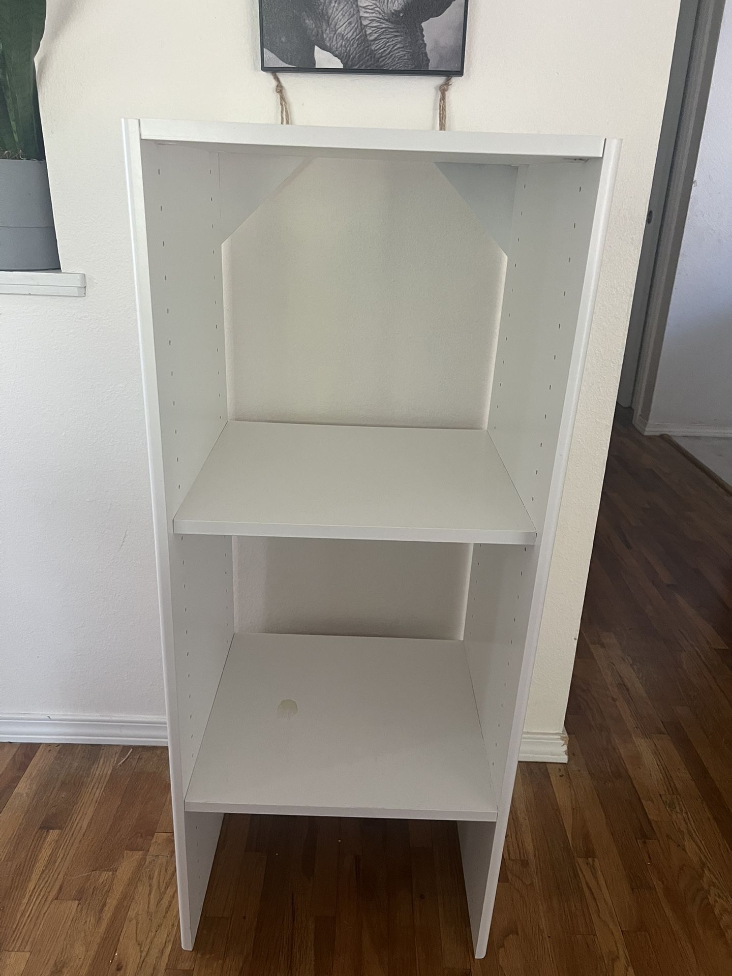 Free Shelving Unit