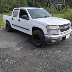 2006 Chevy Colorado Pickup Truck 4- Door 5 1/2 Bed OEM Like New. 