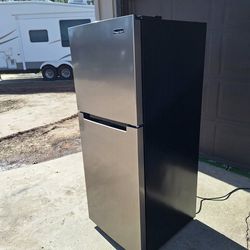Magic chef refrigerator