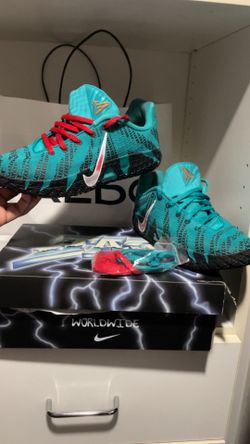 Basketball shoes