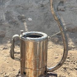 SWINGSPOUT MEASURE COMPANY 1 quart OIL CAN - FLEXIBLE SPOUT