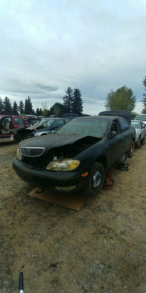 Parting out 2000 Infiniti I30
