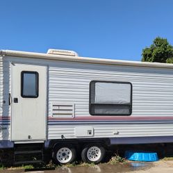 2014 Pioneer 22ft Camping Trailer