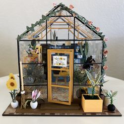 Enchanted Handmade Garden Scene 🧚🏼‍♀️🌿🌷