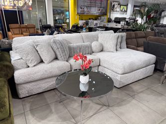 “L” Shape Sectional with Oversize Chaise 💖💖