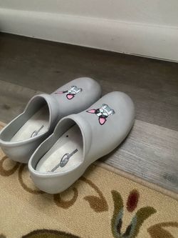 Nursing shoes