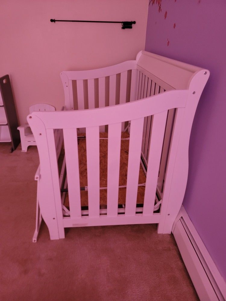 Delta Baby Crib White