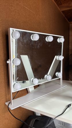 Vanity mirror w/ lights