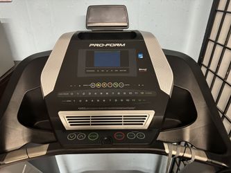 ProForm 905 CST Folding Treadmill Compatible Wit iFIT for Sale in Niles IL OfferUp
