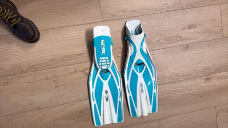 Seac size s-m snorkeling fins