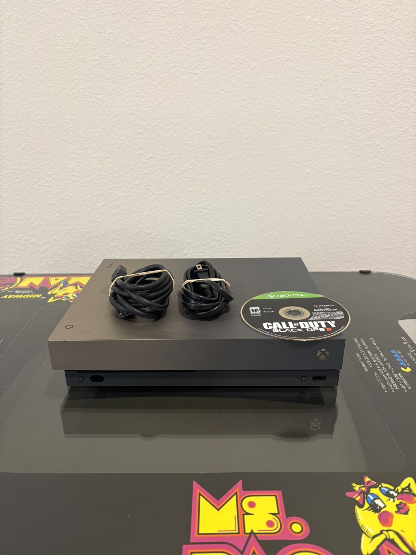 XBOX ONE X 1TB w/Cords + BO3
