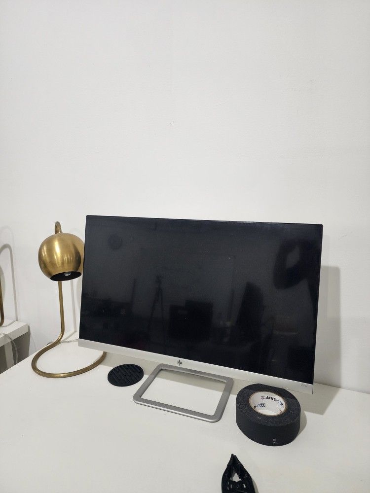 27-inch HP Monitor