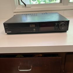 Sony Video Cassette Recorder  SLV-585 HF