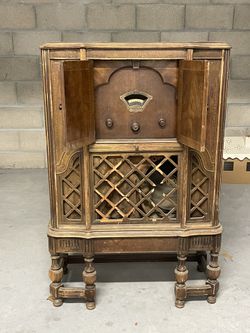 Grigsby Gruñów Majestic Model 340-B Radio