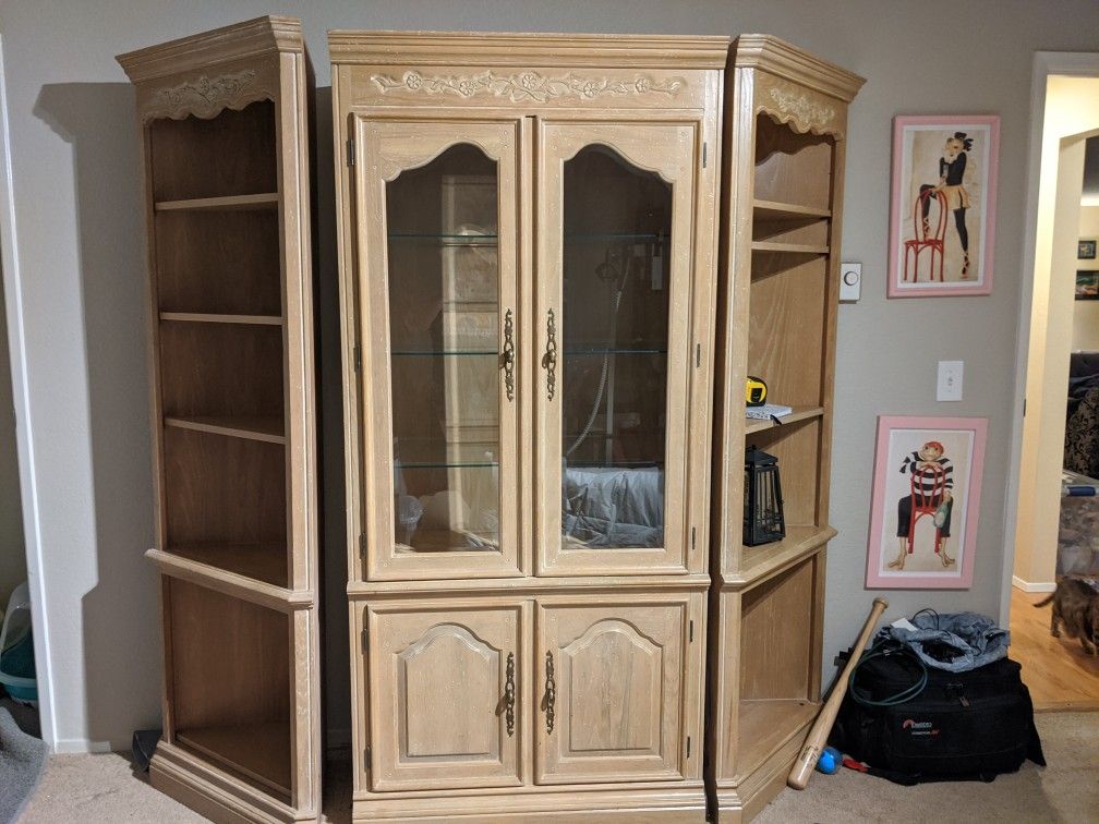 China hutch/cabinet free