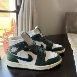 Women’s Forest Green Nike Jordan’s/Dunks