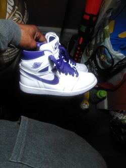 Air Jordan Retro 1's High OG Court Purple