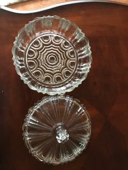 Decorative glass bowl with top